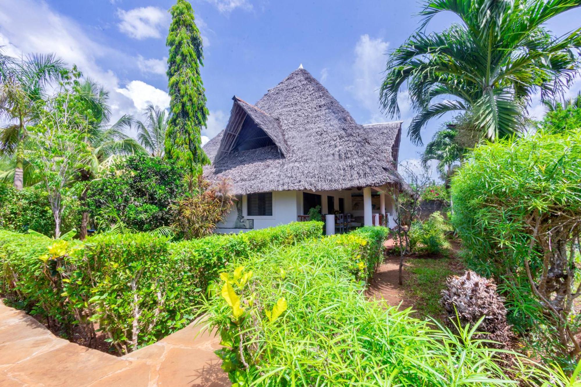 Villas Dora And Holly Diani Beach Exterior photo